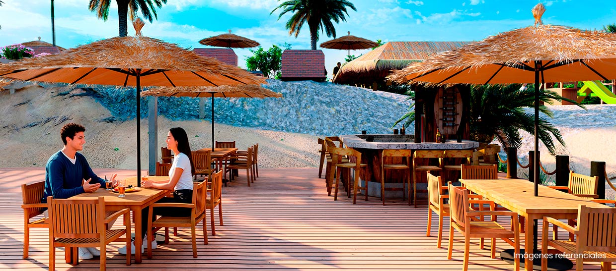 Bar: ambiente al aire libre con estilo tropical, mesas de madera, sombrillas y un espacio ideal para relajarse.